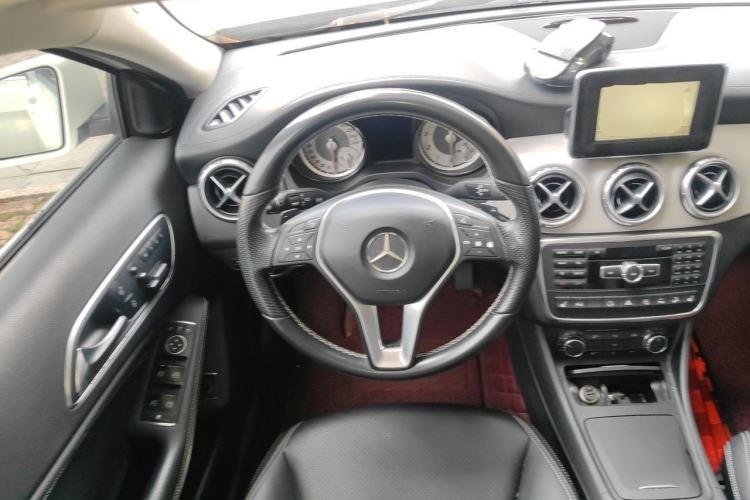 Used Mercedes-Benz GLA 2015 GLA 220 4MATIC Luxury Model Steering Wheel