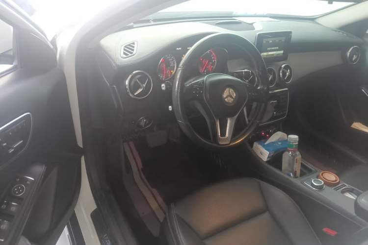 Used Mercedes-Benz GLA 2015 GLA 220 4MATIC Fashion Model Steering Wheel