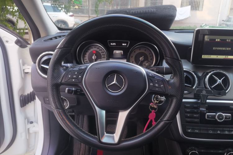 Used Mercedes-Benz GLA 2015 GLA 220 4MATIC Fashion Model Steering Wheel