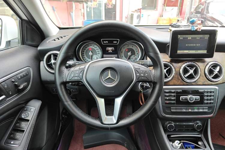 Used Mercedes-Benz GLA 2015 GLA 200 Sport Edition Steering Wheel