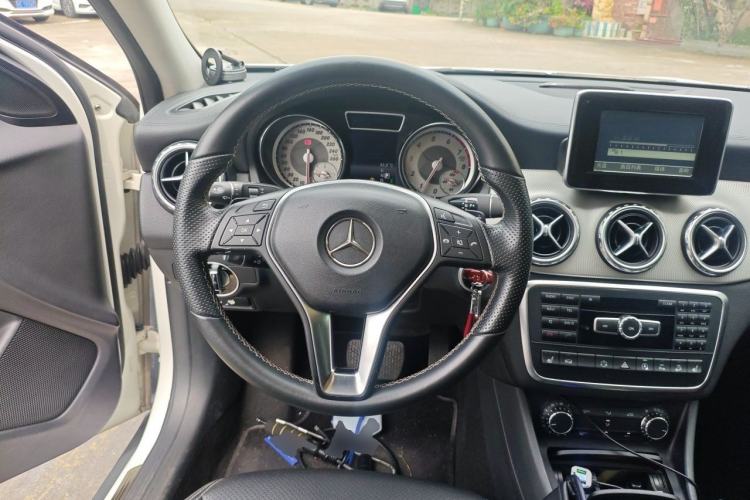 Used Mercedes-Benz GLA 2015 GLA 220 4MATIC Fashion Model Steering Wheel