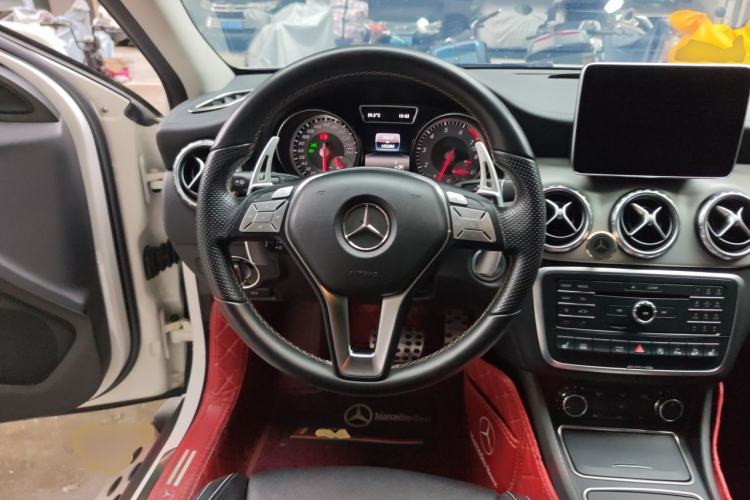 Used Mercedes-Benz GLA 2015 GLA 220 4MATIC Fashion Model Steering Wheel
