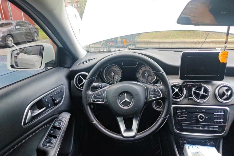 Used Mercedes-Benz GLA 2015 GLA 200 Sport Edition Steering Wheel