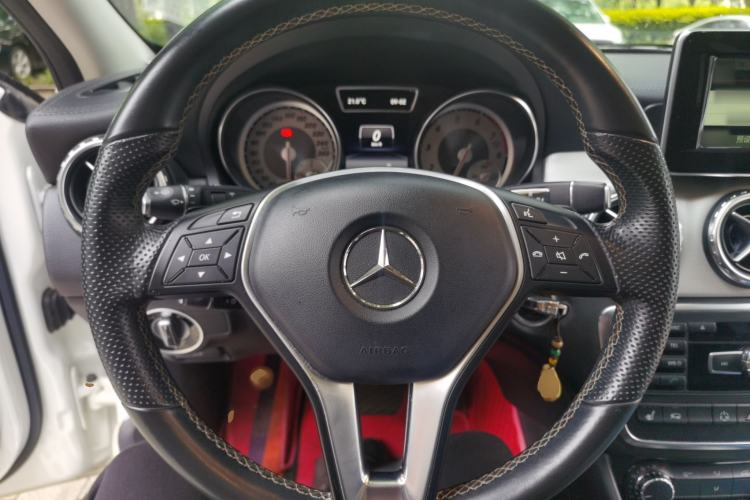 Used Mercedes-Benz GLA 2015 GLA 220 4MATIC Luxury Model Steering Wheel