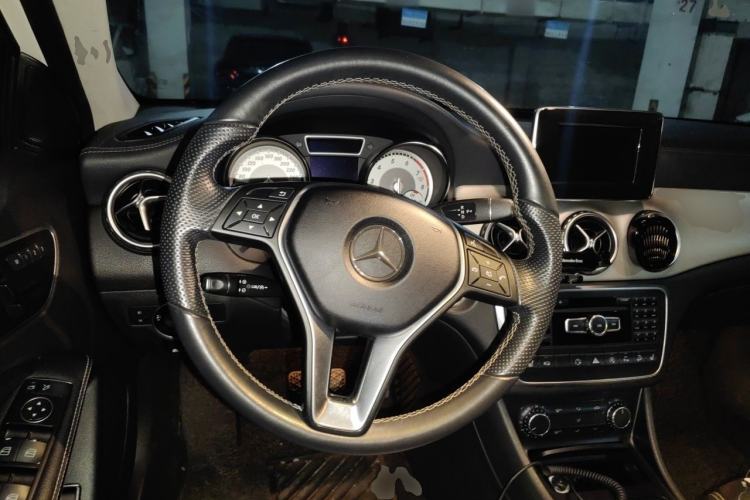 Used Mercedes-Benz GLA 2015 GLA 220 4MATIC Luxury Model Steering Wheel