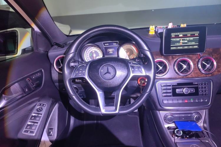 Used Mercedes-Benz GLA 2015 GLA 260 4MATIC Sport Edition Steering Wheel