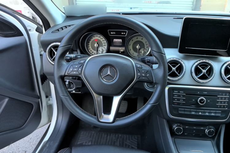 Used Mercedes-Benz GLA 2015 GLA 200 Fashion Model Steering Wheel