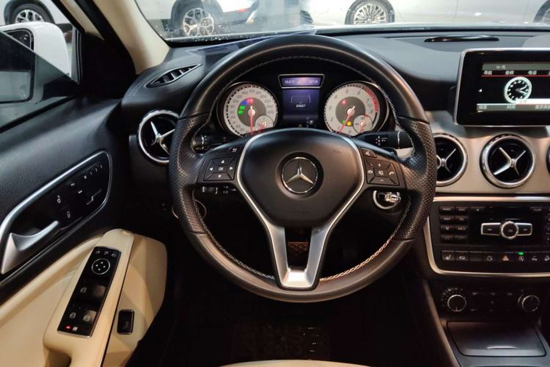 Used Mercedes-Benz GLA 2015 GLA 220 4MATIC Luxury Model Steering Wheel