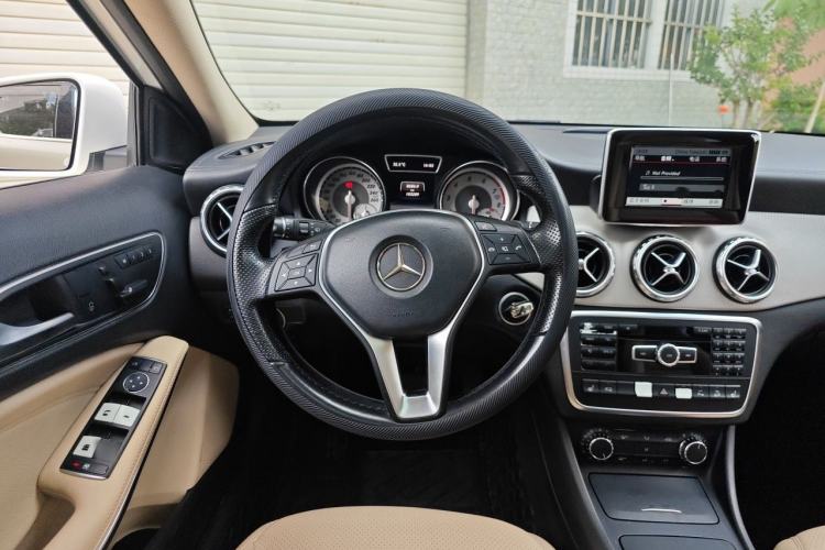 Used Mercedes-Benz GLA 2015 GLA 220 4MATIC Fashion Model Steering Wheel