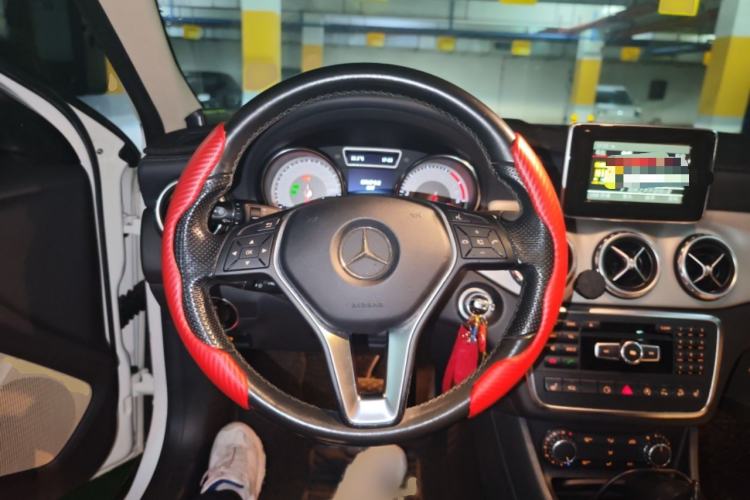 Used Mercedes-Benz GLA 2015 GLA 220 4MATIC Fashion Model Steering Wheel