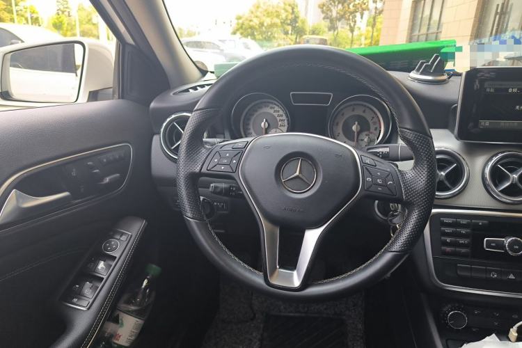 Used Mercedes-Benz GLA 2015 GLA 200 Sport Edition Steering Wheel