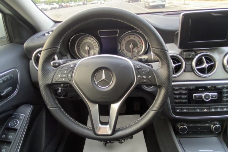 Used Mercedes-Benz GLA 2015 GLA 220 4MATIC Fashion Model Steering Wheel