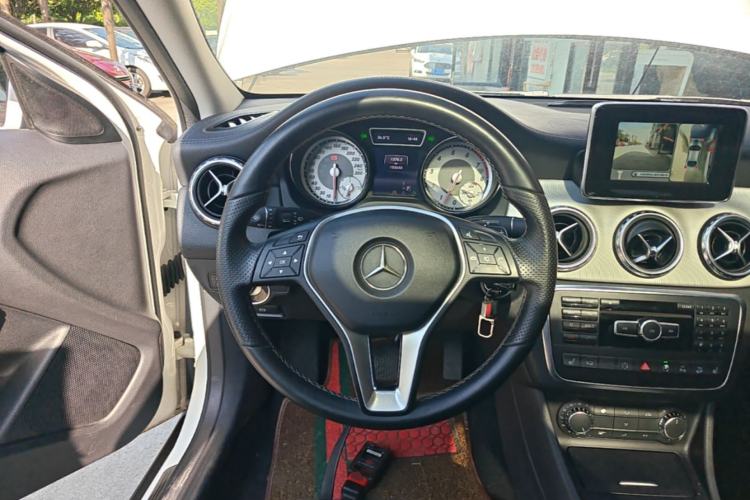 Used Mercedes-Benz GLA 2015 GLA 220 4MATIC Fashion Model Steering Wheel