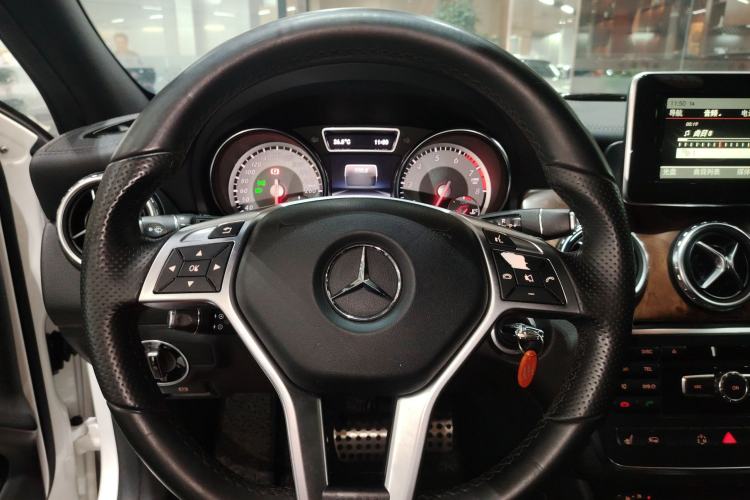 Used Mercedes-Benz GLA 2015 GLA 260 4MATIC Sport Edition Steering Wheel