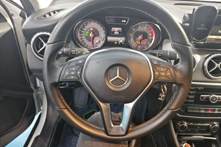 Used Mercedes-Benz GLA 2015 GLA 200 Sport Edition Steering Wheel