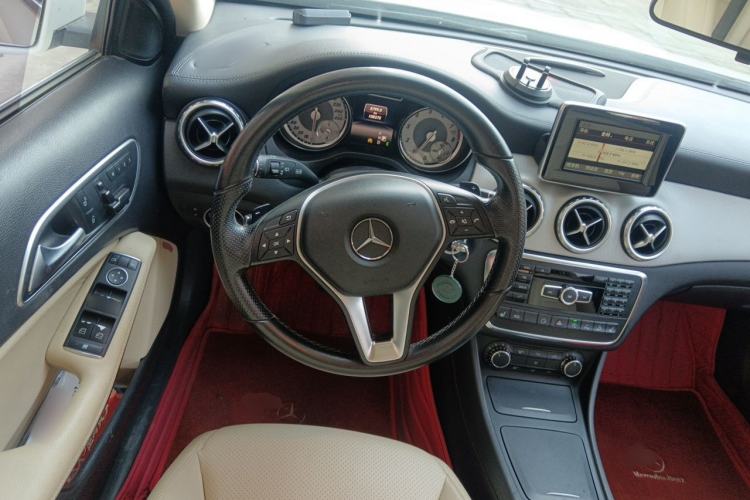 Used Mercedes-Benz GLA 2015 GLA 220 4MATIC Fashion Model Steering Wheel