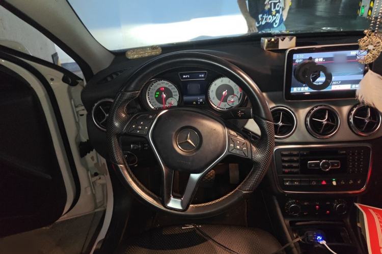 Used Mercedes-Benz GLA 2015 GLA 220 4MATIC Luxury Model Steering Wheel