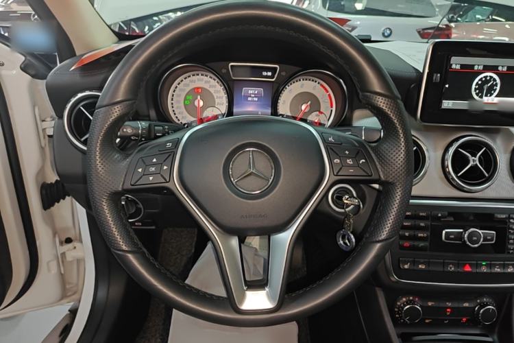 Used Mercedes-Benz GLA 2015 GLA 220 4MATIC Fashion Model Steering Wheel