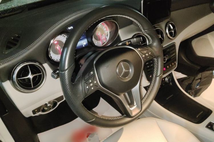 Used Mercedes-Benz GLA 2015 GLA 220 4MATIC Fashion Model Steering Wheel