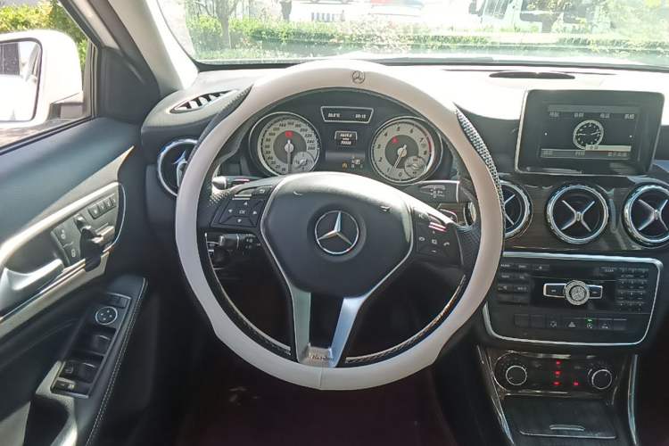 Used Mercedes-Benz GLA 2015 GLA 200 Sport Edition Steering Wheel