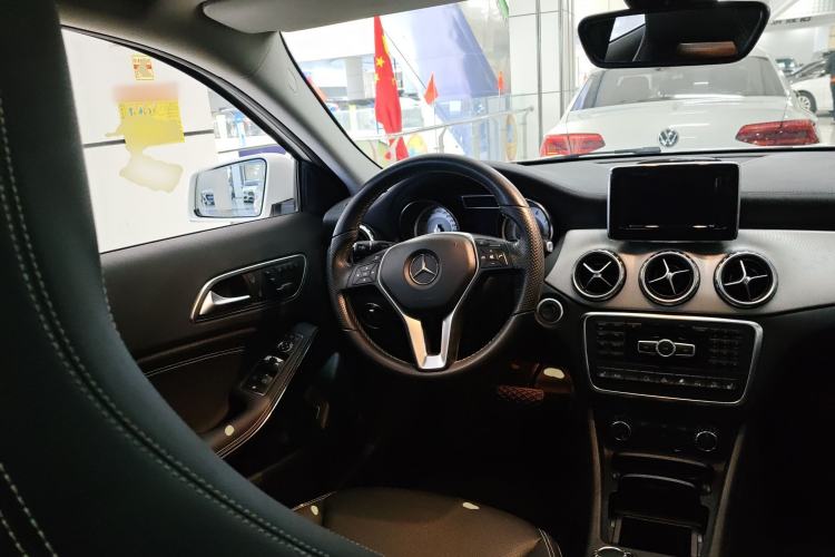 Used Mercedes-Benz GLA 2015 GLA 220 4MATIC Luxury Model Steering Wheel
