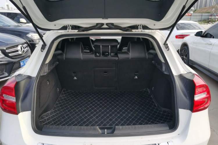 Used Mercedes-Benz GLA 2015 GLA 200 Fashion Model Trunk