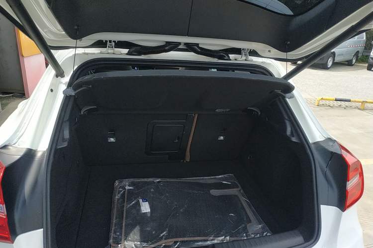 Used Mercedes-Benz GLA 2015 GLA 260 4MATIC Sport Edition Trunk