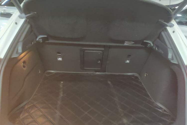 Used Mercedes-Benz GLA 2015 GLA 260 4MATIC Sport Edition Trunk