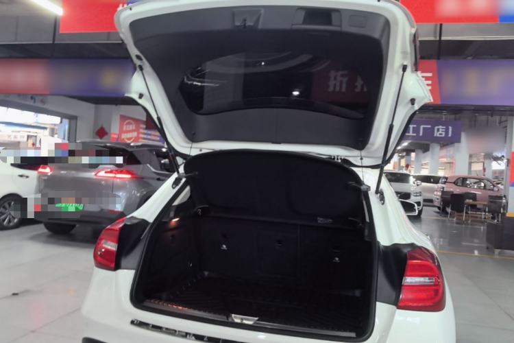 Used Mercedes-Benz GLA 2015 GLA 220 4MATIC Fashion Model Trunk