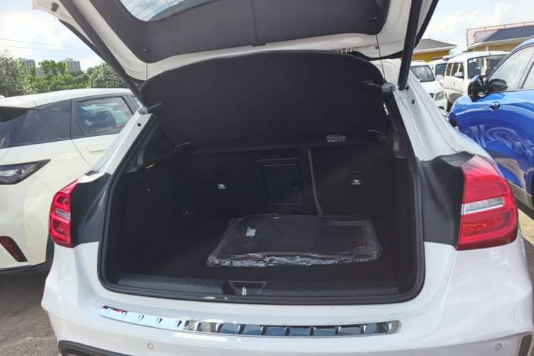 Used Mercedes-Benz GLA 2015 GLA 260 4MATIC Sport Edition Trunk