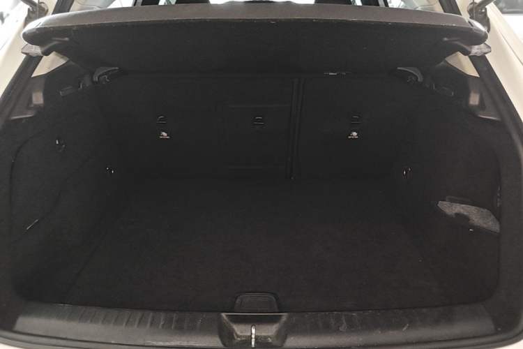 Used Mercedes-Benz GLA 2015 GLA 200 Fashion Model Trunk