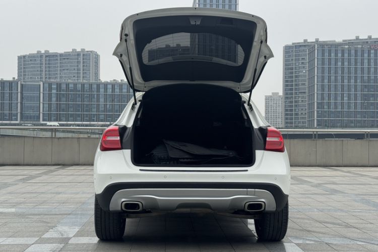 Used Mercedes-Benz GLA 2015 GLA 220 4MATIC Fashion Model Trunk