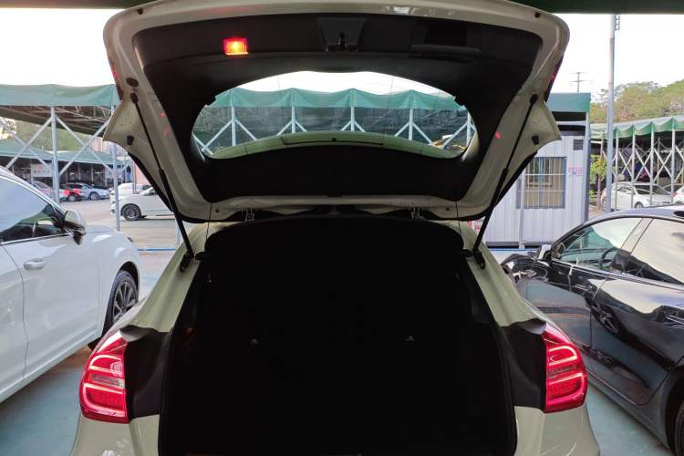 Used Mercedes-Benz GLA 2015 GLA 260 4MATIC Trunk