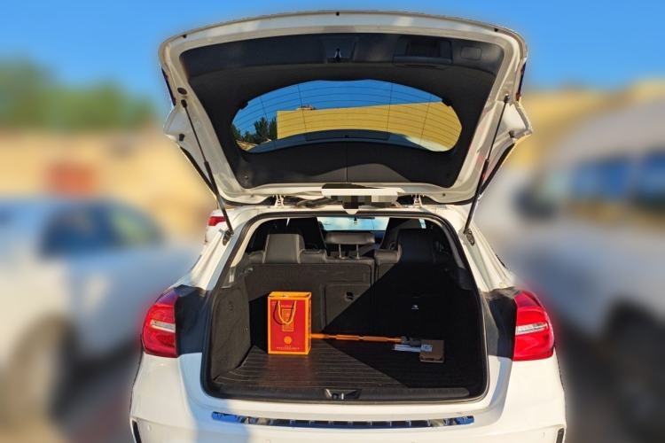Used Mercedes-Benz GLA 2015 GLA 200 Fashion Model Trunk