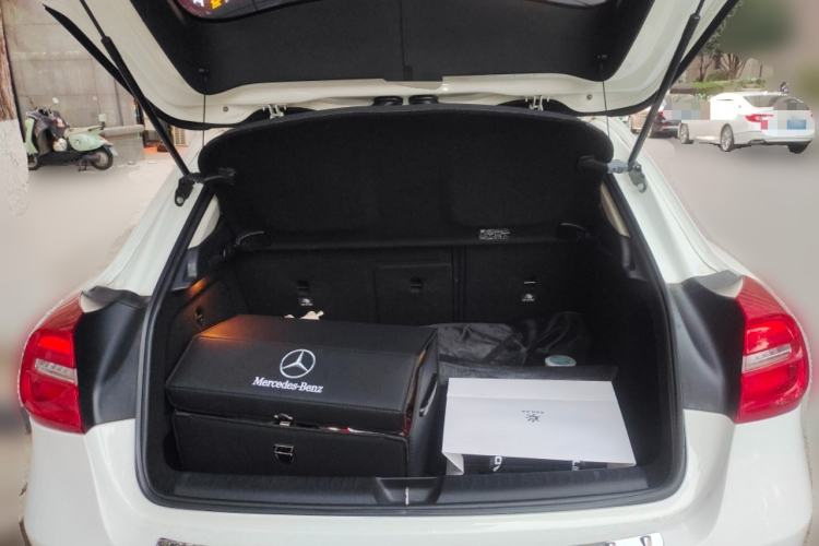 Used Mercedes-Benz GLA 2015 GLA 200 Fashion Model Trunk