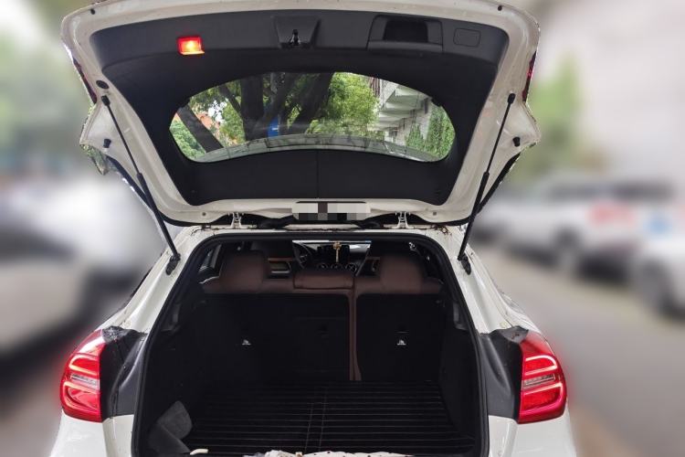 Used Mercedes-Benz GLA 2015 GLA 260 4MATIC Trunk