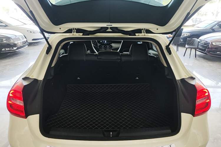 Used Mercedes-Benz GLA 2015 GLA 200 Trunk