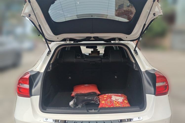 Used Mercedes-Benz GLA 2015 GLA 220 4MATIC Fashion Model Trunk