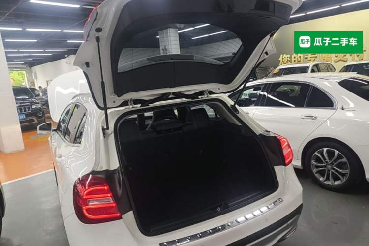 Used Mercedes-Benz GLA 2015 GLA 220 4MATIC Fashion Model Trunk