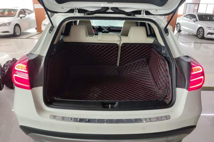 Used Mercedes-Benz GLA 2015 GLA 200 Fashion Model Trunk