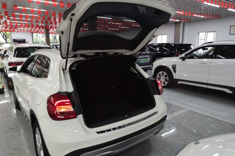 Used Mercedes-Benz GLA 2015 GLA 200 Sport Edition Trunk