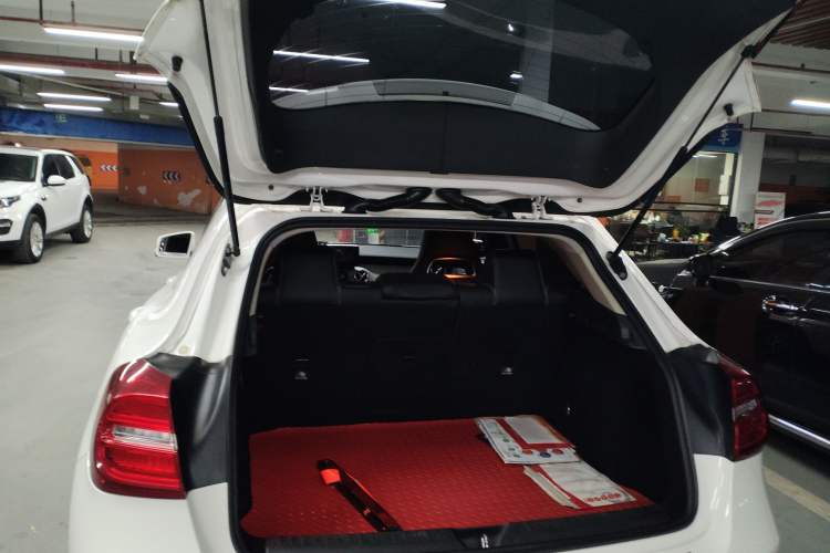 Used Mercedes-Benz GLA 2015 GLA 200 Fashion Model Trunk