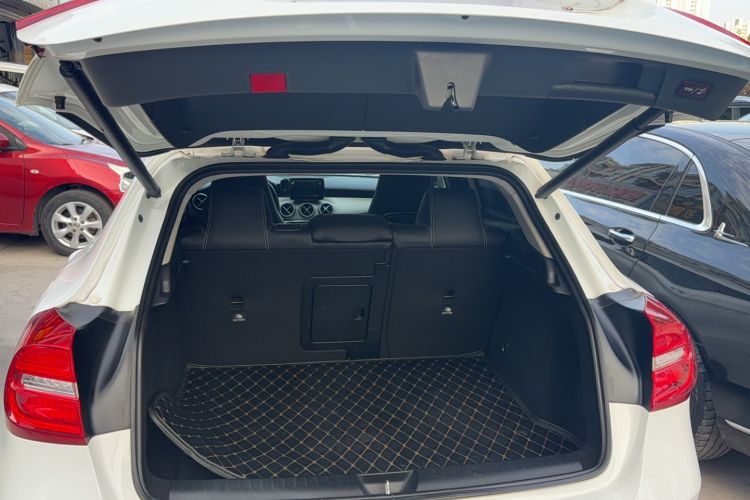 Used Mercedes-Benz GLA 2015 GLA 220 4MATIC Luxury Model Trunk