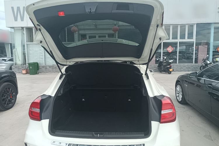 Used Mercedes-Benz GLA 2015 GLA 260 4MATIC Trunk
