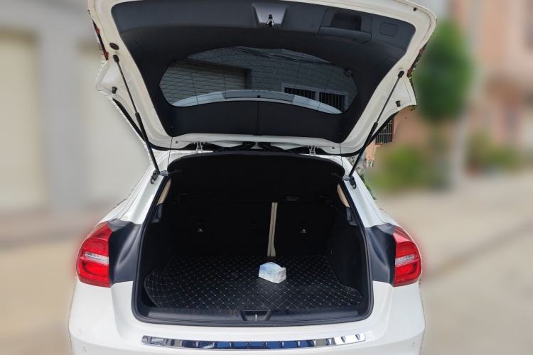 Used Mercedes-Benz GLA 2015 GLA 220 4MATIC Fashion Model Trunk
