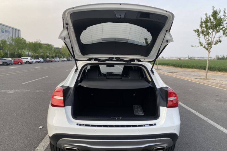 Used Mercedes-Benz GLA 2015 GLA 220 4MATIC Fashion Model Trunk