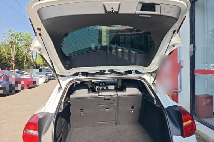 Used Mercedes-Benz GLA 2015 GLA 220 4MATIC Fashion Model Trunk