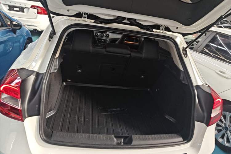 Used Mercedes-Benz GLA 2015 GLA 200 Sport Edition Trunk