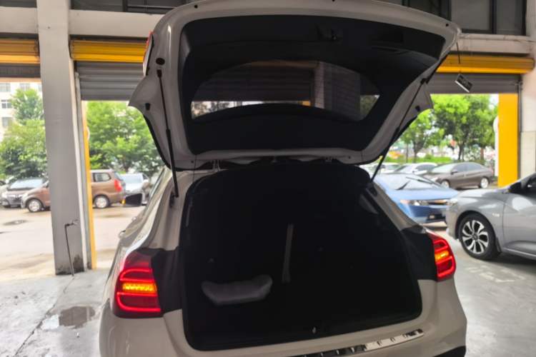 Used Mercedes-Benz GLA 2015 GLA 200 Fashion Model Trunk