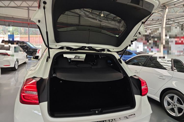 Used Mercedes-Benz GLA 2015 GLA 260 4MATIC Trunk
